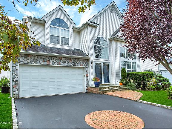 3rd image of 124 Cranberry Ct
