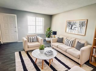 104 NE Timbercreek Cir, Lees Summit, MO 64086