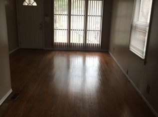 421 Caithness Rd, Saint Louis, MO 63137