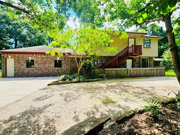 19639 Maple Ln, New Caney, TX 77357