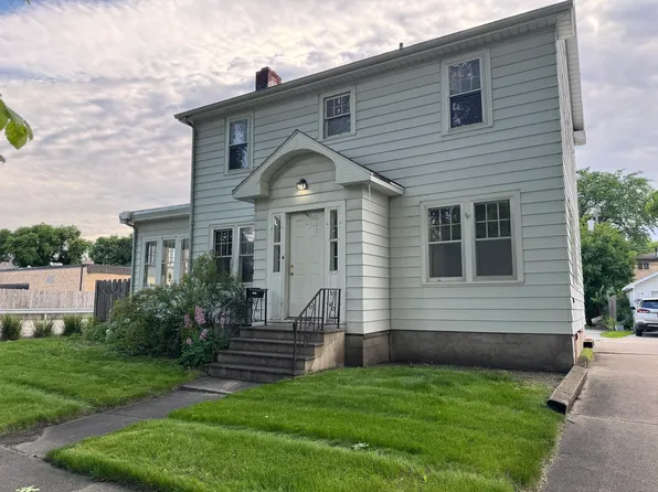 1318 12th St N, Fargo, ND 58102