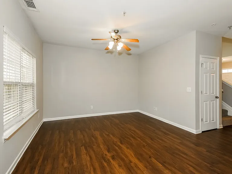 204 Ranier Ct — Photo 4