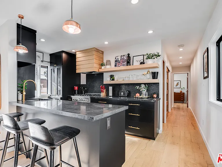 17 Sunset Ave #4 — Photo 3