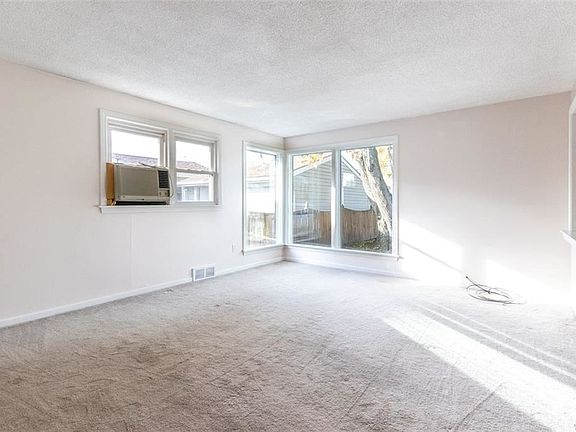5th image of 594 Harrison Ave