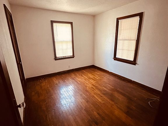 5th image of 216 N Mulanix St