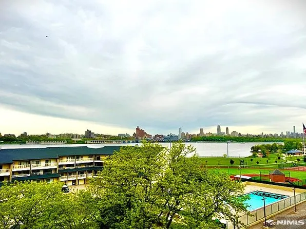 1203 River Rd APT 5G, Edgewater, NJ 07020