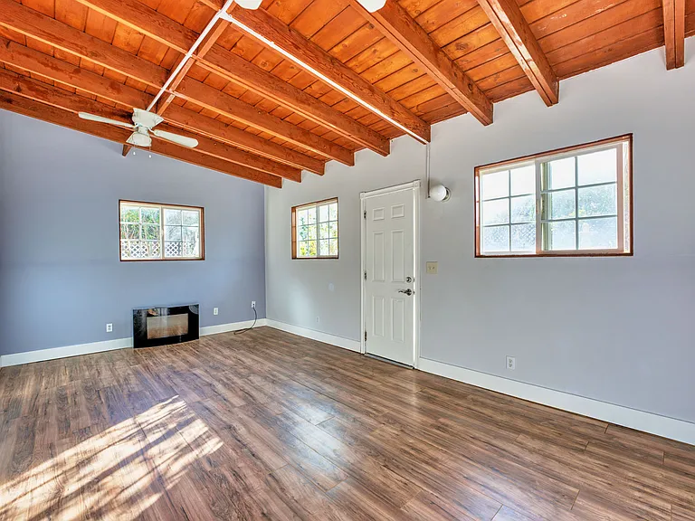 20758 Stephanie Dr — Photo 35