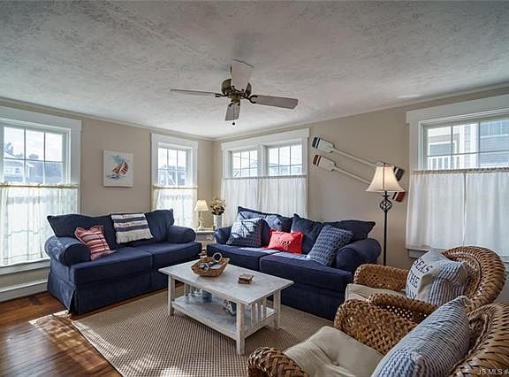 4th image of 217 Ocean St