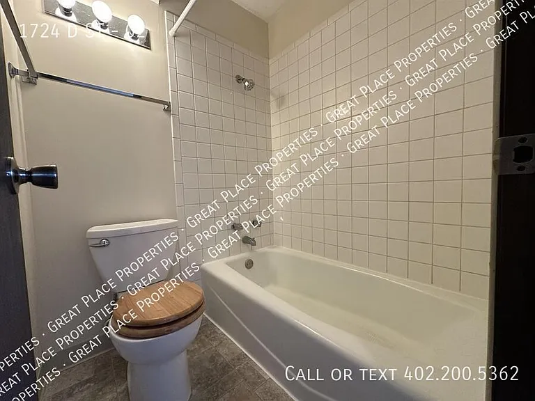 1724 D St #2 — Photo 15