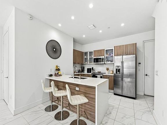 5th image of 1034 NE 18th Ave