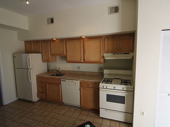 4th image of 224 Greenwich St APT 3