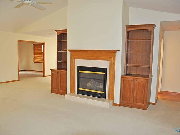 3rd image of 43 Fox Run Dr