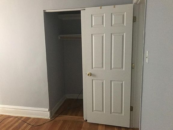 5th image of 2346 W Wilson Ave APT 3