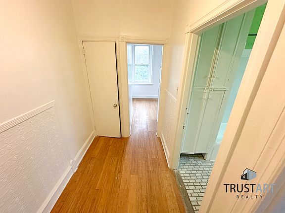 4th image of 3408 Sunnyside Ave #2