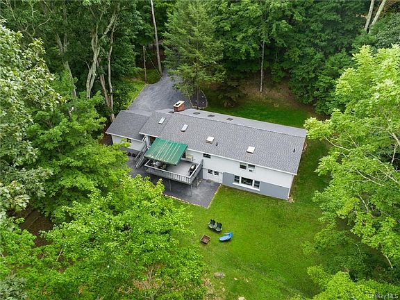 5th image of 222 Croton Ave