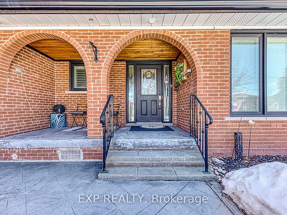 2nd image of 322 Mary St