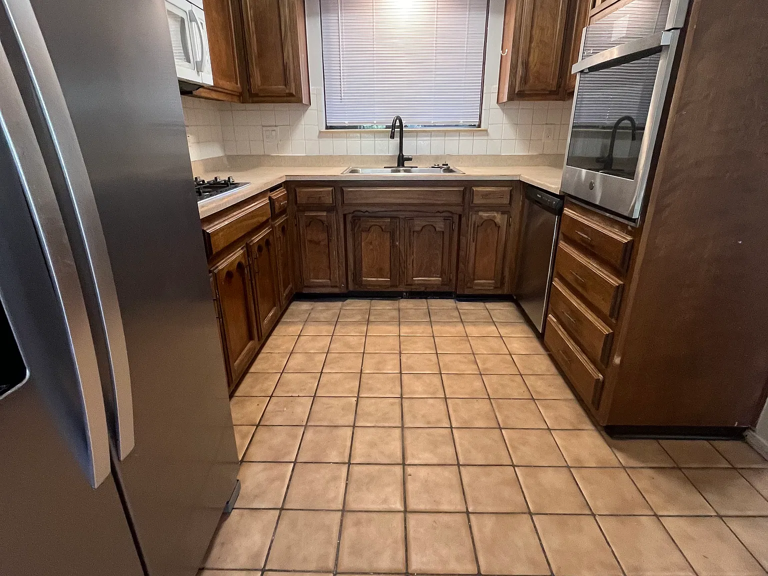 3 bed, 1715 sqft, $1,950 — Photo 1