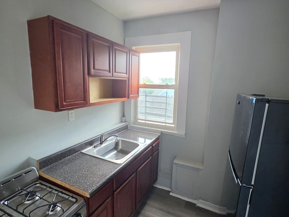 1st image of 233 Littleton Ave #13