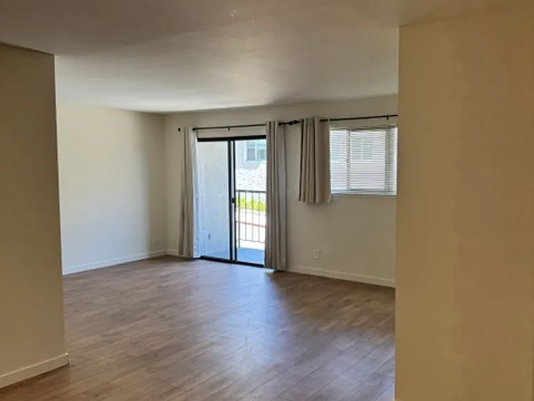 1940 Lakeshore Ave — Photo 1