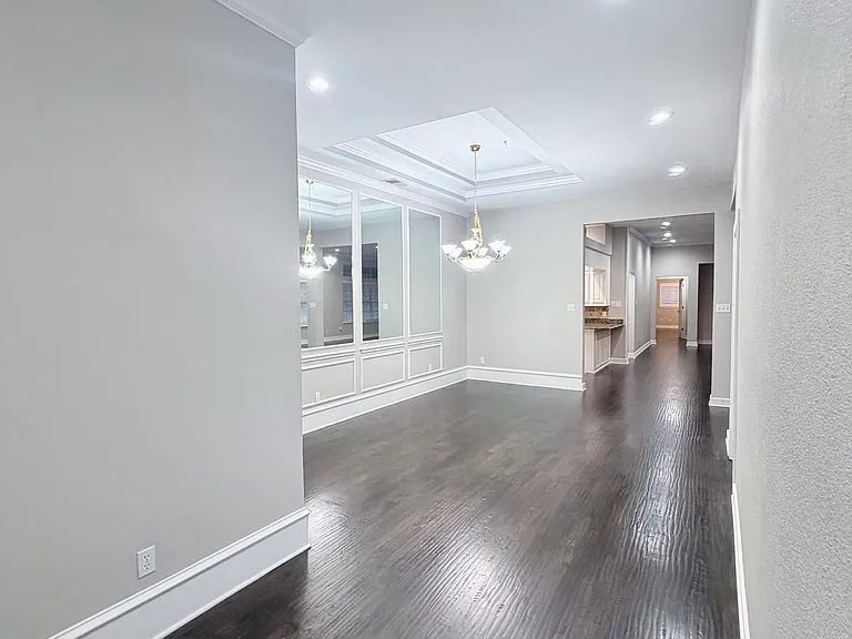 908 McCoy Dr — Photo 2