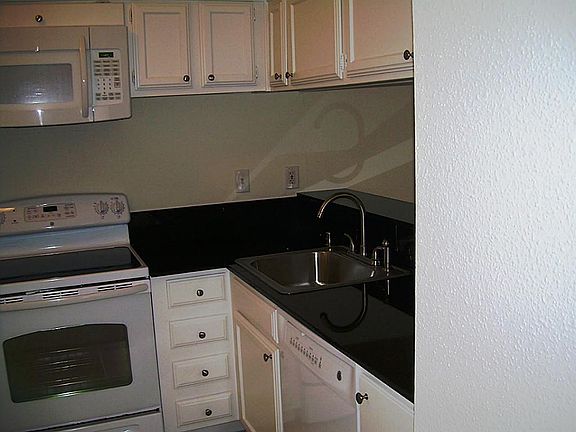 4th image of 718 Bering Dr APT D