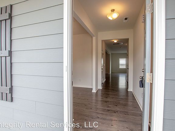3rd image of 128 Canada Dr