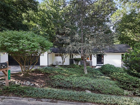 2nd image of 18 E Rosewood Trl