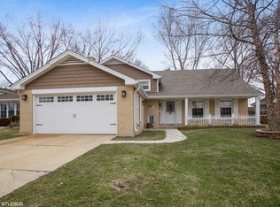 1602 S Surrey Ridge Dr, Arlington Heights, IL 60005