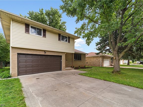 2nd image of 5614 Hollywood Dr