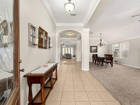 4th image of 914 Fort Hill Ln