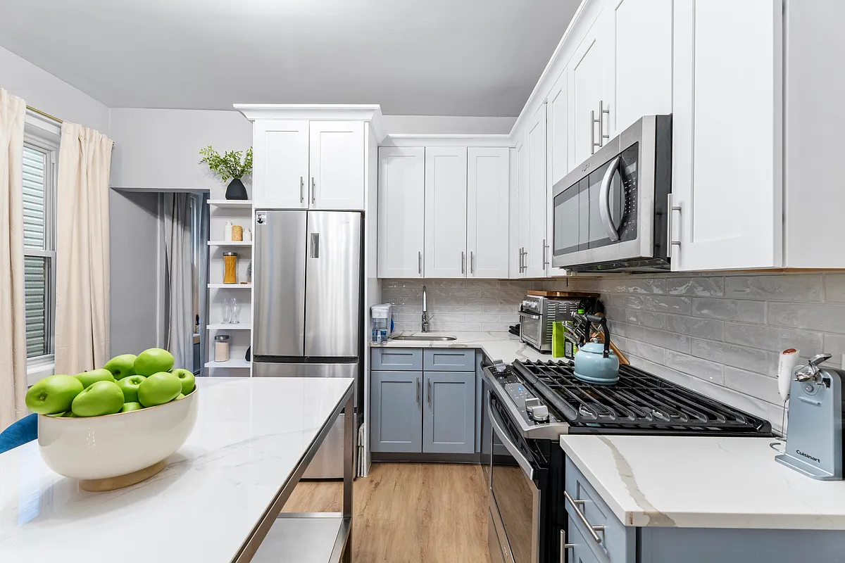 Building Photo - 100 Manhattan Ave #2L