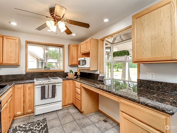 4th image of 20 N Fairway Drive E