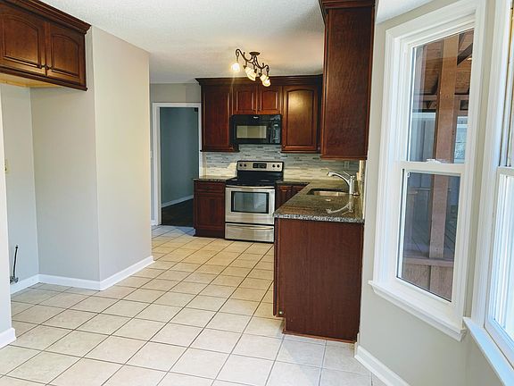 5th image of 10231 Melanie Dr SE