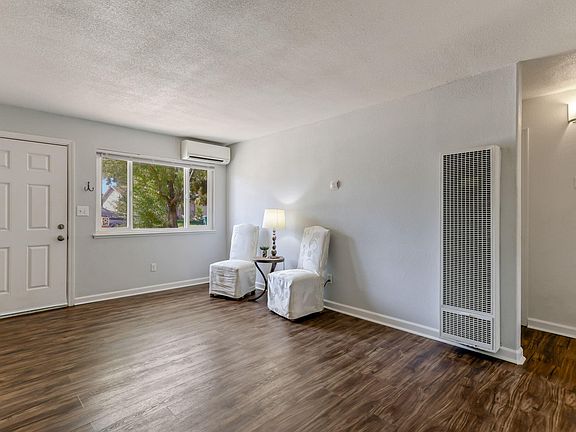 2nd image of 3527 Gardenia St
