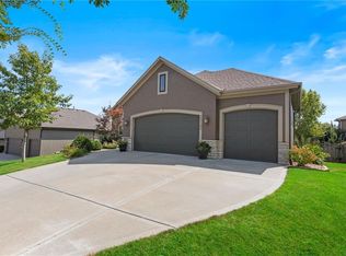 25109 W 83rd Ter, Lenexa, KS 66227