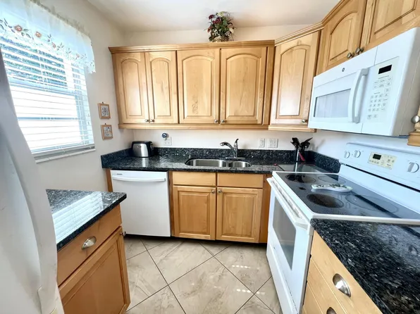 328 Farnham P, Deerfield Beach, FL 33442