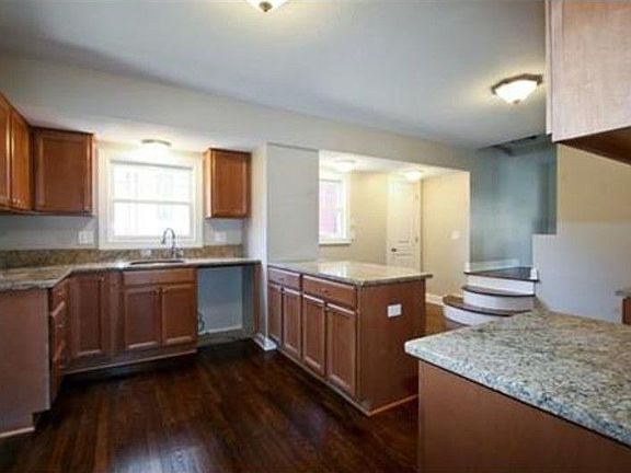 4th image of 25 E 57th St