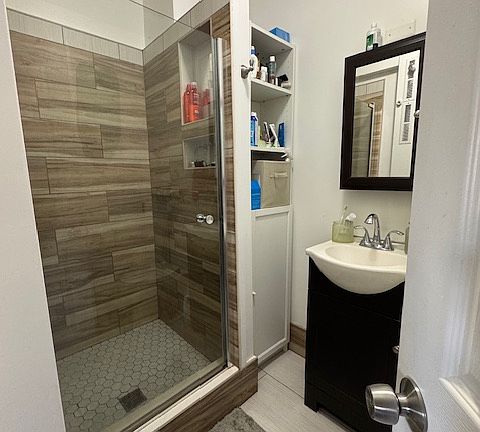 2nd image of 315 W 77th St APT 5A