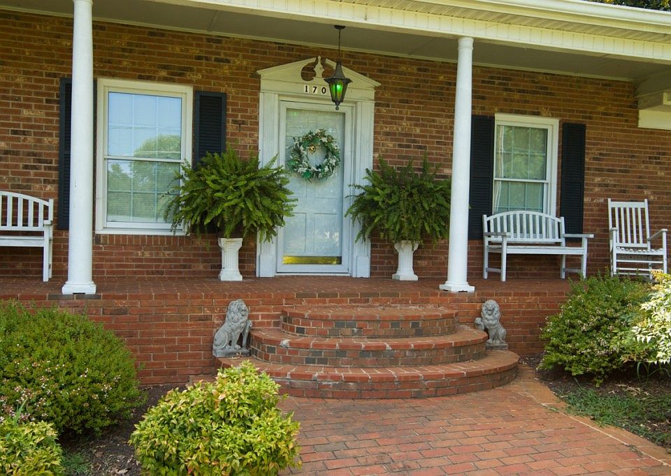 1st image of 1701 Kenmore Dr