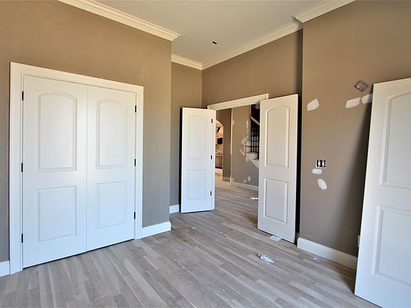 4th image of 511 Carriage Ln #132