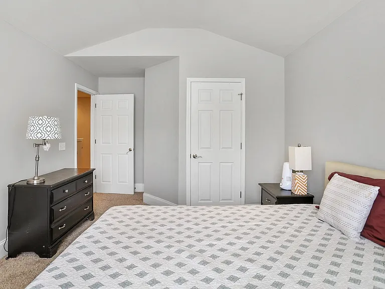 704 Kendal Ct — Photo 34