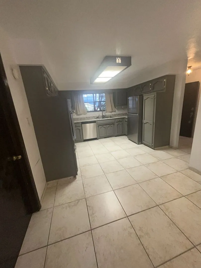 3 Bedroom, 2 Bathroom Home! Schedule a Showing! — Photo 2