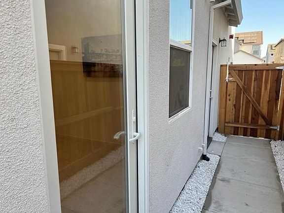 4th image of 3178 Paxton St #1/2