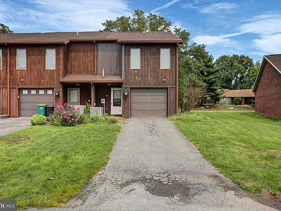 3rd image of 351 Stonegate Ct