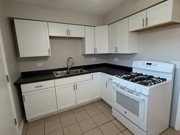 10700 S Roberts Rd #1A, Palos Hills, IL 60465