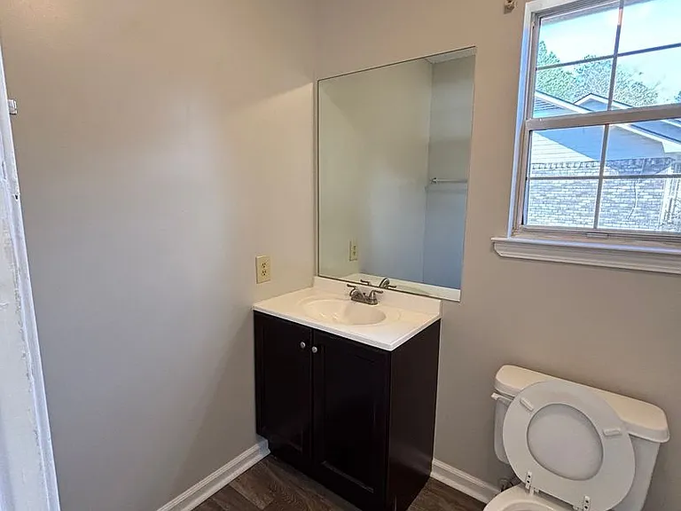 228 NE Jamey Ln — Photo 8