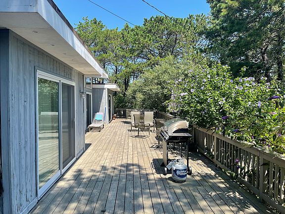 5th image of 46 Napeague Ln