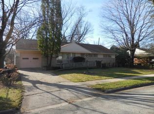 3709 Burrmont Rd, Rockford, IL 61107