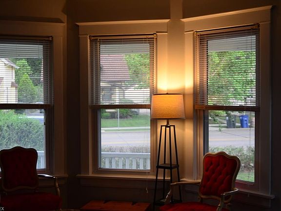 4th image of 18403 Sloane Ave