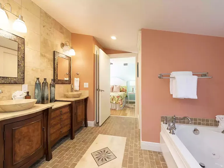 408 Amelia St — Photo 3